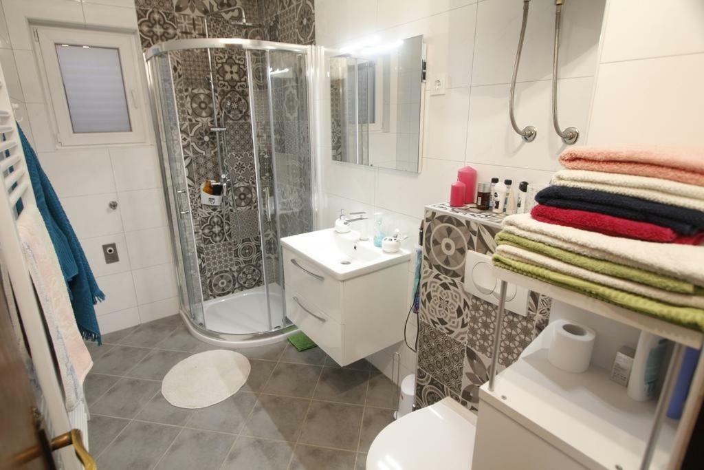 Apartmani Volga Petrčane Exterior foto